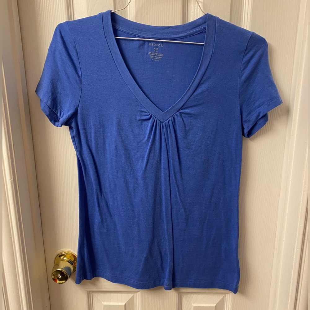Pretty blue short sleeve t-shirt.